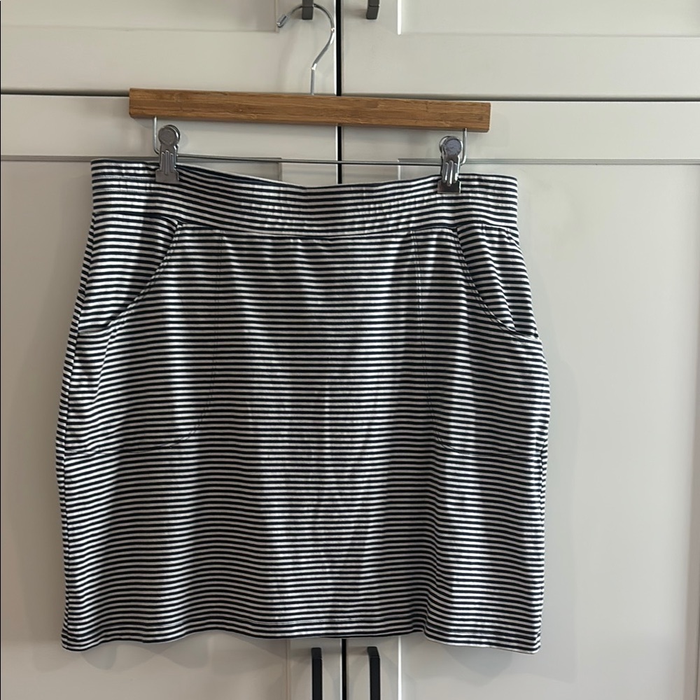 Toad and Company Woman’s Black and White Striped Skirt. Size Large